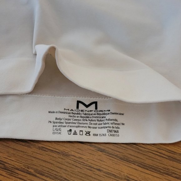 Maidenform Black & White Wireless V-Neck Racerback Lace Bralette. Sz: L - Picture 4 of 8